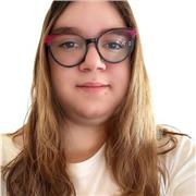 Soy una mamá de 20 años que esta estudiando un grado superior de educación infantil y ama estar con los niños.